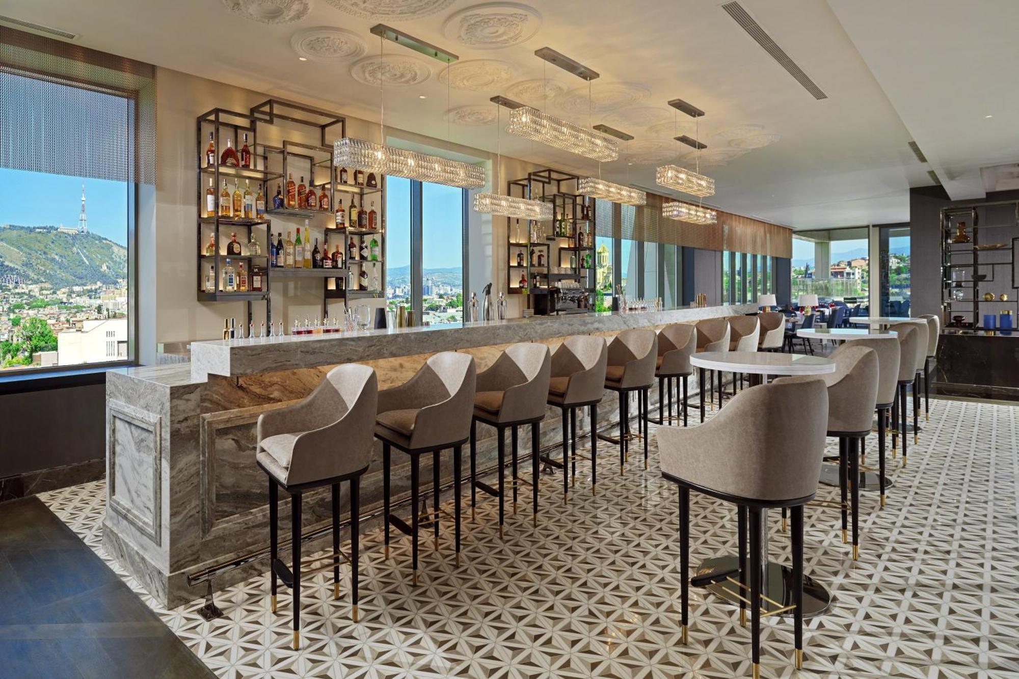 Sheraton Grand Tbilisi Metechi Palace Extérieur photo